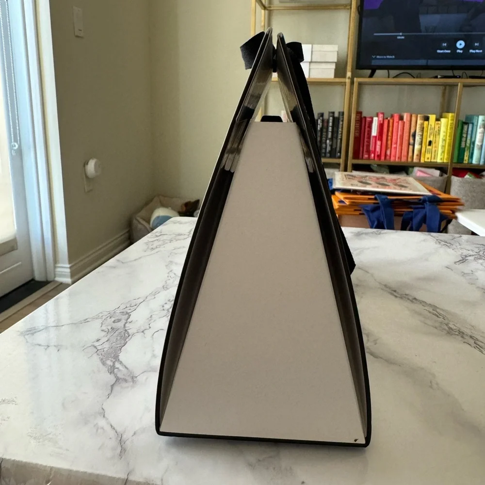 Chanel Beauty Sample Bundle - Picture 6 of 7